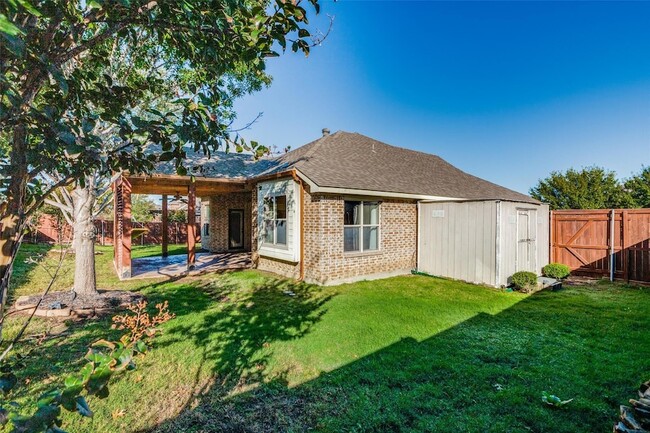 Building Photo - 1640 Lakemere Dr