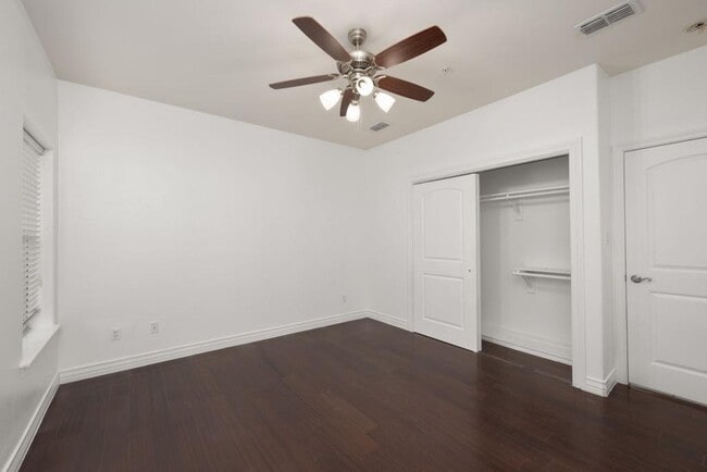 Building Photo - 3003 S I Lane