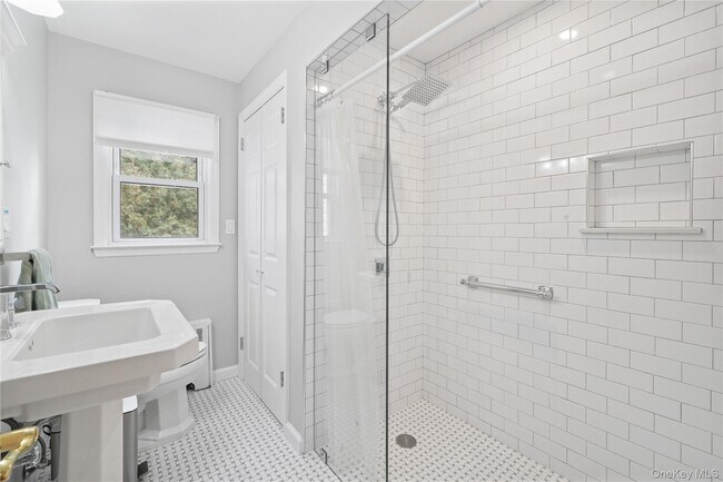 Building Photo - 131 Longfellow St