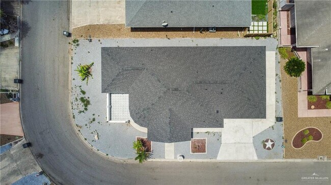 Building Photo - 715 Lake View Dr