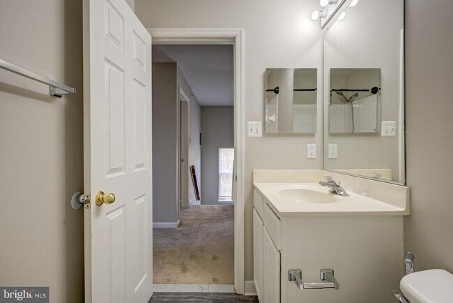 Building Photo - 4624 Kings Mill Way
