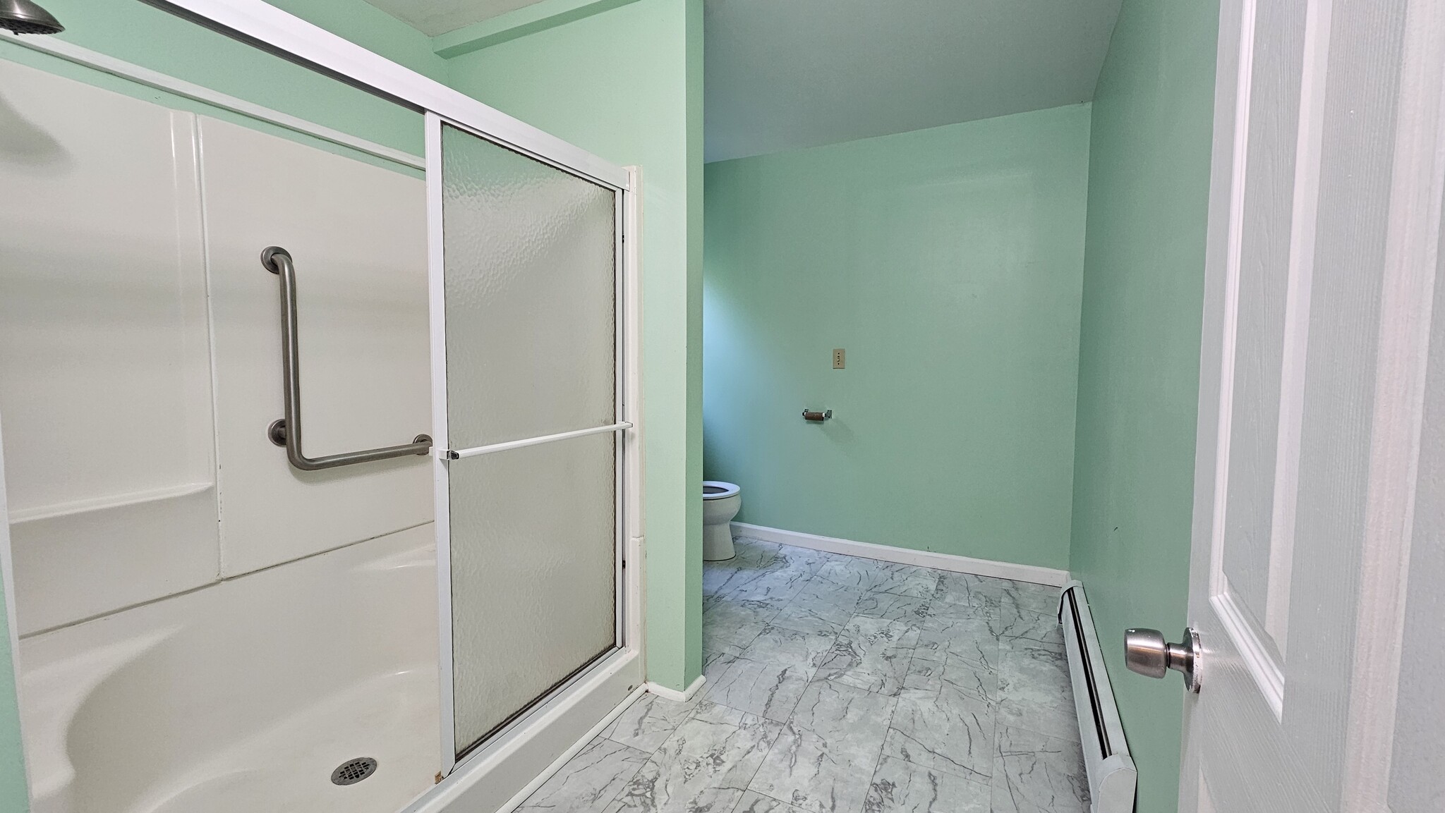 Downstairs bathroom - 22 Ward St