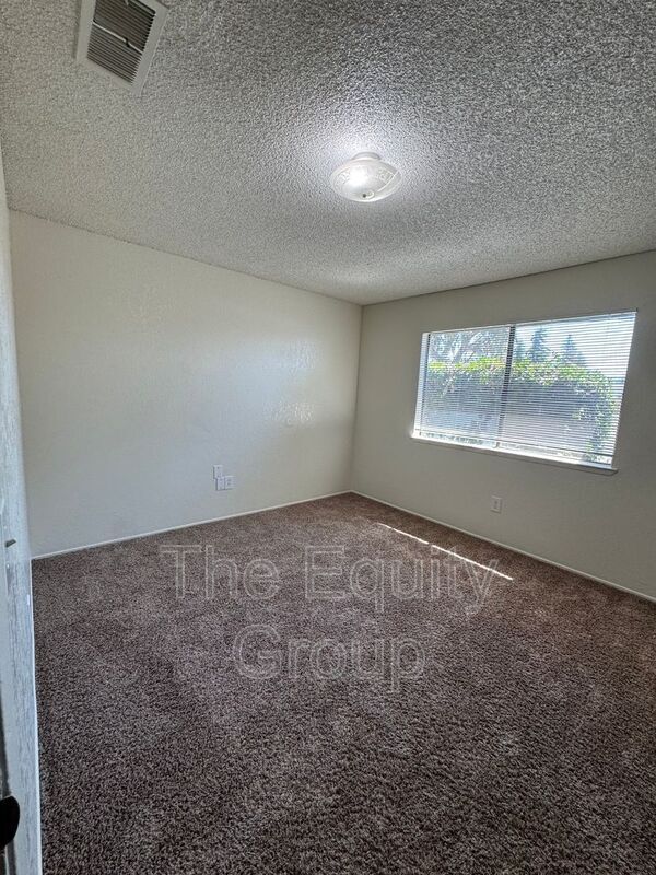 Building Photo - 3533 S County Center Dr