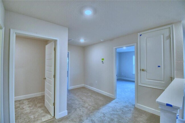 Building Photo - 906 Sofia Ln