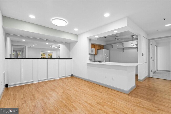 Building Photo - 12221 Fairfield House Dr