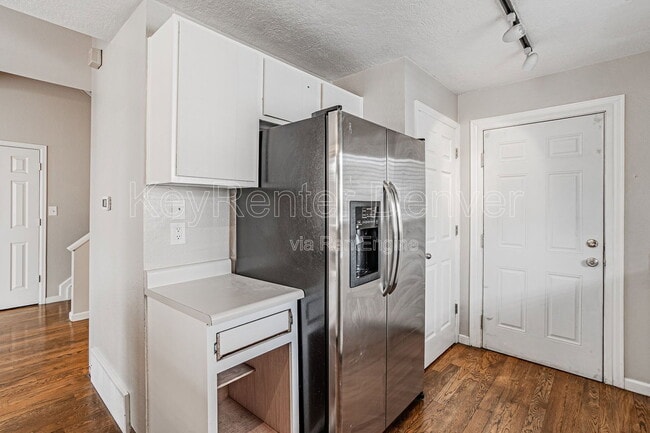 Building Photo - 1099 S Walden Way