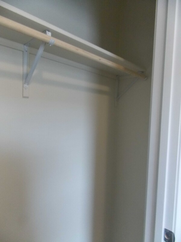 Building Photo - 302 W El Paso Ave