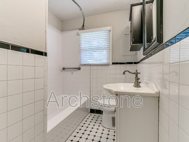 Building Photo - 1732 Carlisle Rd