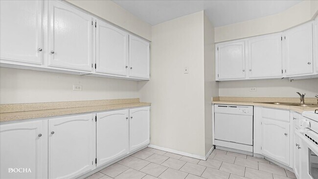 Building Photo - 133 N Gregory St