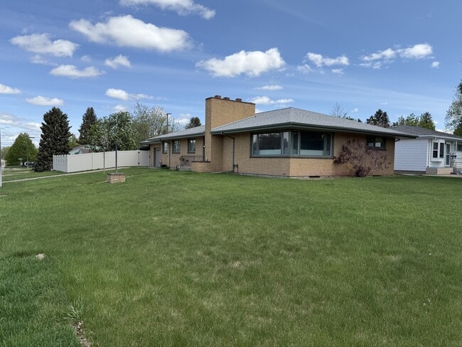 Building Photo - 3201 7th Ave S