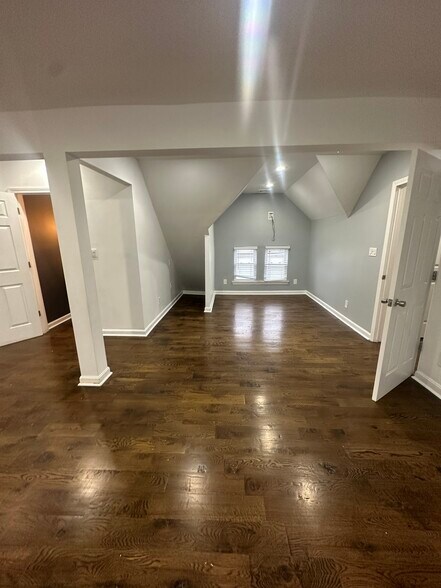 Building Photo - 65 Edgar St