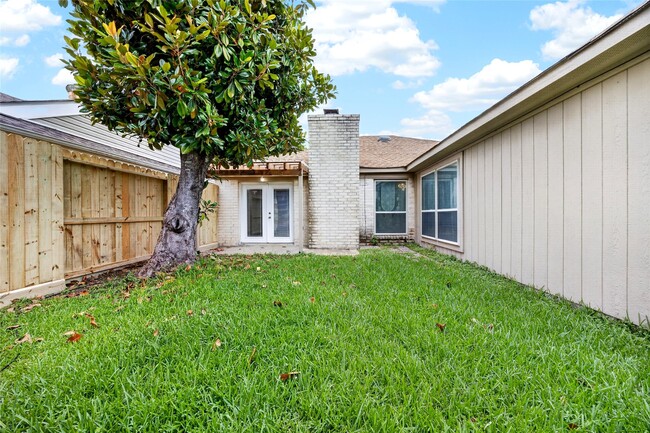 Building Photo - 11103 Bellerive Dr