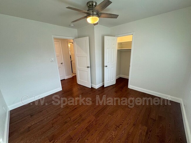 Building Photo - 822 Avenue C