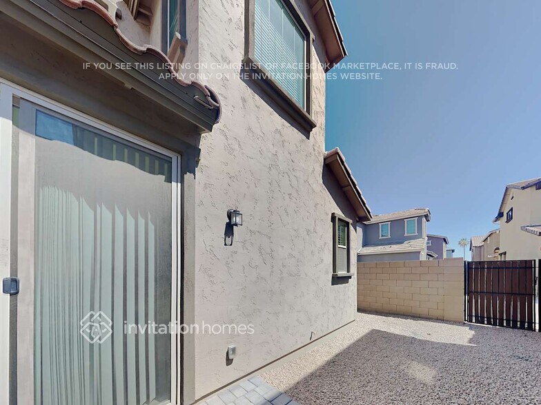 Building Photo - 162 N Sandal