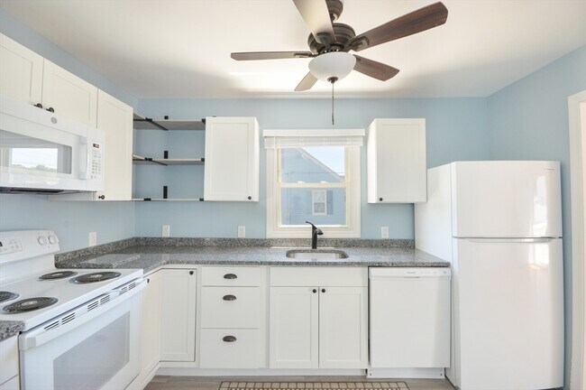 Building Photo - 42 Buttonwood Rd