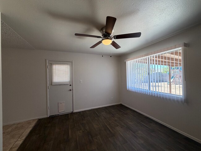 Building Photo - 3Bed 1 Bath Peoria House