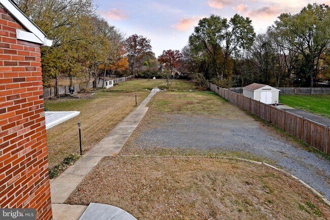 Building Photo - 7125 Harrison Ln