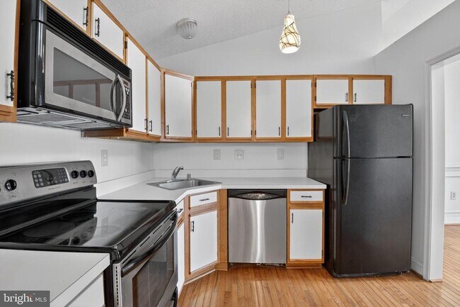 Building Photo - 102 Timberlake Terrace