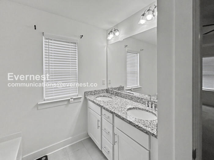 Building Photo - 1924 Dillon Dr