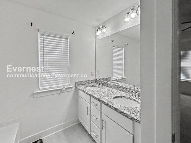 Building Photo - 1924 Dillon Dr