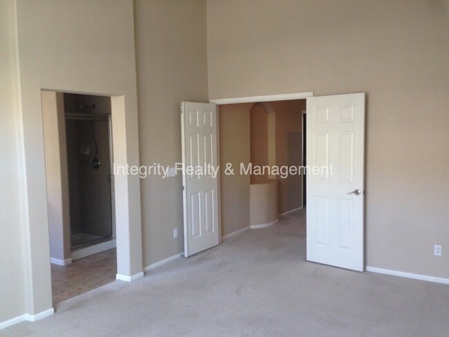 Building Photo - 1381 Royal Troon Dr