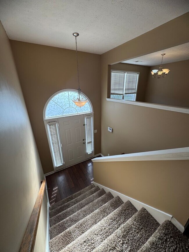 Building Photo - Gorgeous 5 Bedroom Home