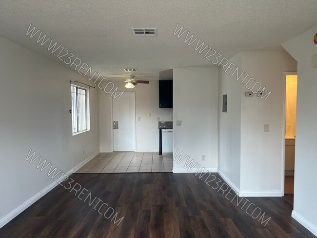 Building Photo - 2BD/1.5BTH TOWNHOUSE WEST LANCASTER