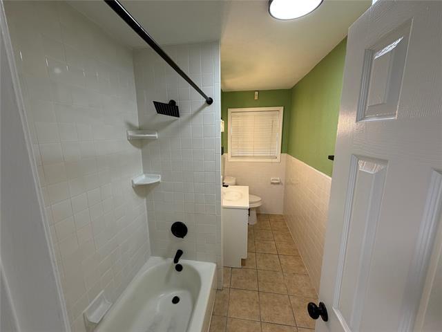 Building Photo - 5441 Wales Ave