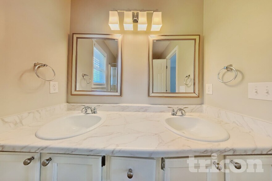 Building Photo - 5708 Green Apple Dr