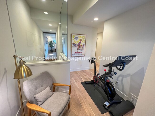 Building Photo - AVAILABLE JANUARY - Fully Furnished Modern...