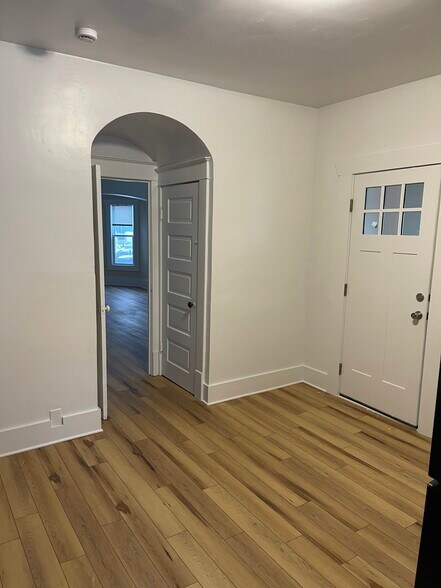 Kitchen - 738 Olympia St SW