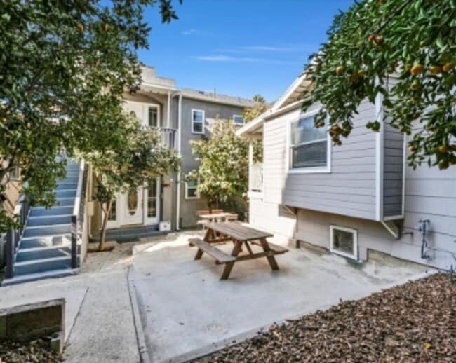 Building Photo - 743 3/4 Occidental Blvd