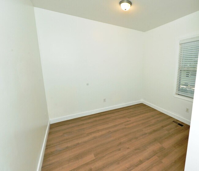 Building Photo - 1301 37th St