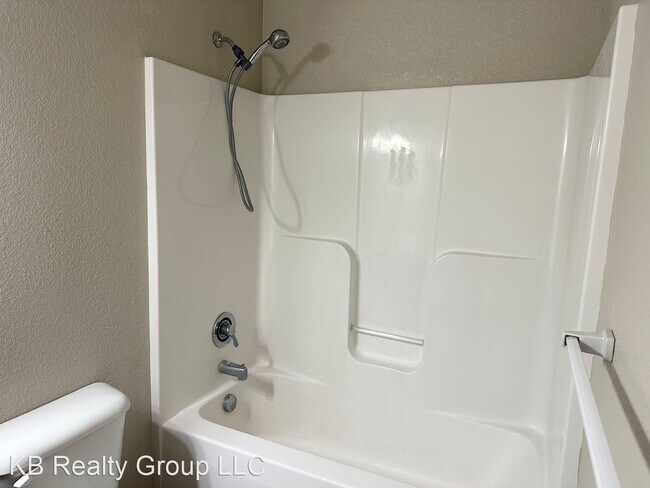 Building Photo - 3 br, 2 bath House - 138 SW Rock Garden Lane