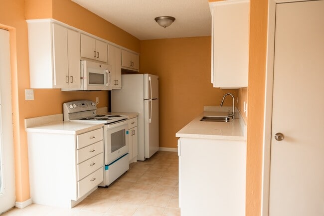 Building Photo - 1506 Eagle Lake Rd