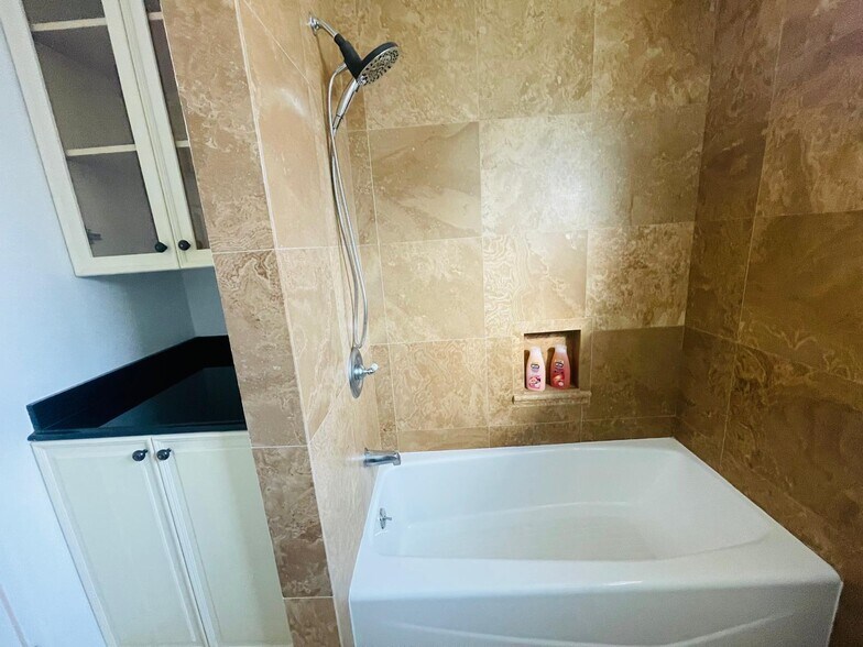 Building Photo - 17946 Valley Vista Blvd