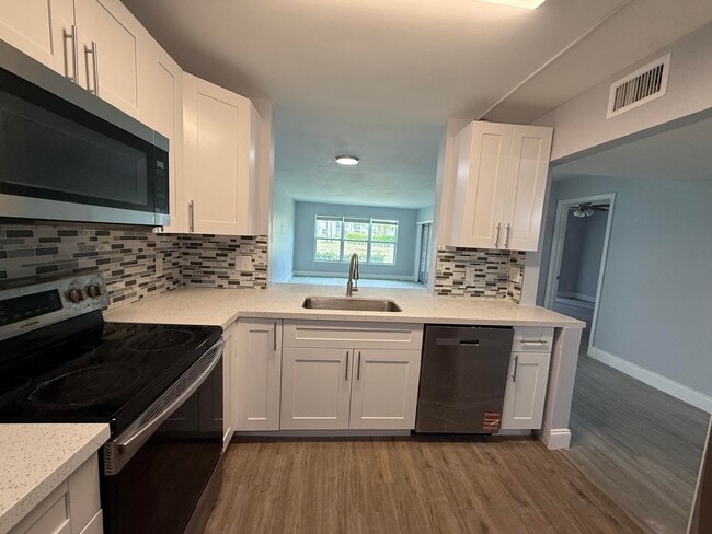 Building Photo - 7355 Woodmont Terrace