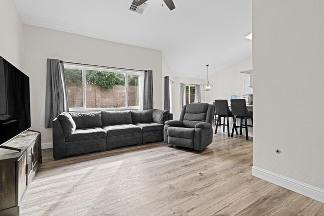 Building Photo - 2420 Inverness Dr