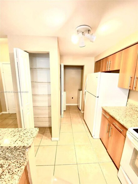 Building Photo - 5900 W Sample Rd