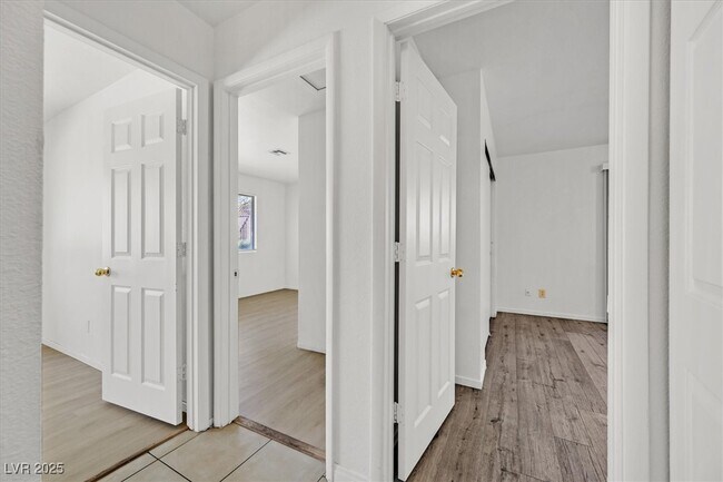 Building Photo - 1802 Plum Ct