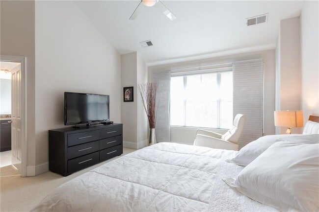 Building Photo - 1155 Glenridge Pl NE