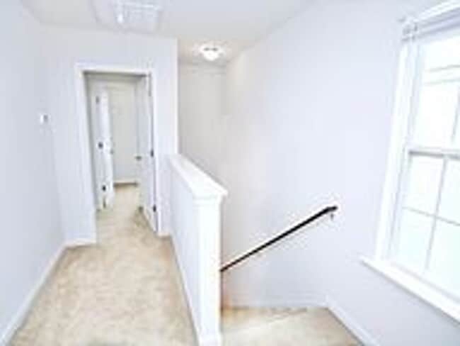 Building Photo - Cozy 3 Bed, 2 Bath Townhome