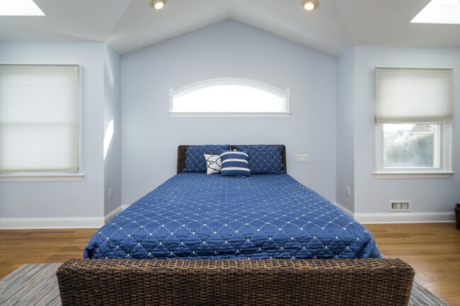 Building Photo - 41 White St