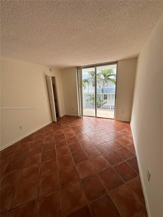Building Photo - 1801 S Treasure Dr