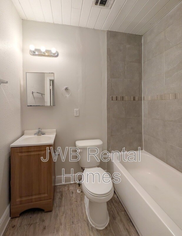 Building Photo - 44 W 55th St