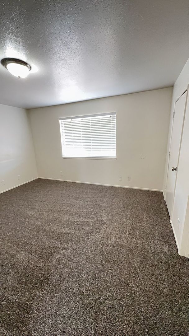 Building Photo - NEWLY UPDATED APPLE VALLEY HOME