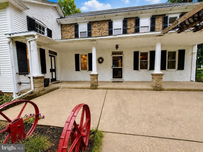 Building Photo - 34 Fretz Rd