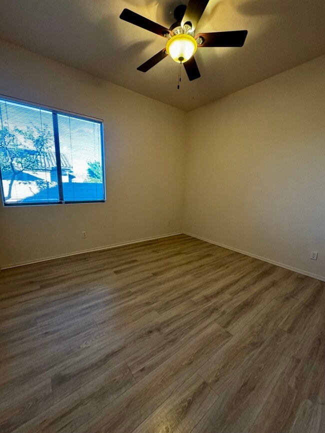 Building Photo - FOR RENT