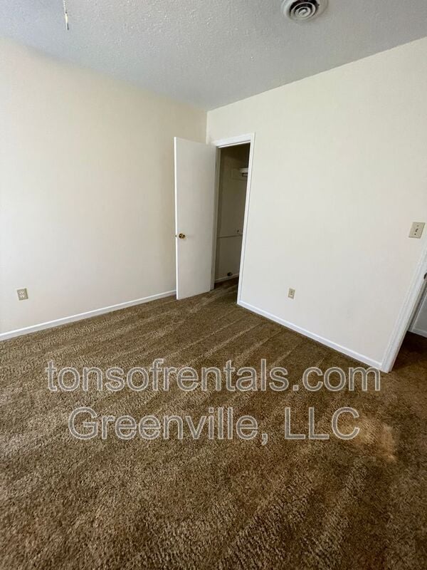 Building Photo - 100 Stonecreek Drive