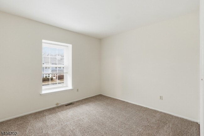 Building Photo - 374 Aldeburgh Ave